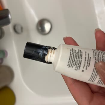 Broad Spectrum SPF 50+ Güneş Kremi Ve Ruj Kapakları Kırıldı, Telafi Ve Üyelikten Çıkma Talebi