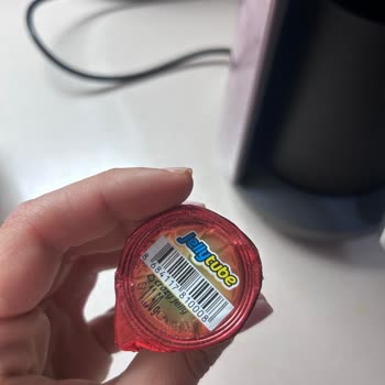 A101 Jelly Tube Şekerinde Ölü Kelebek Görüldü: Çocukların Sağlığı Tehlikede