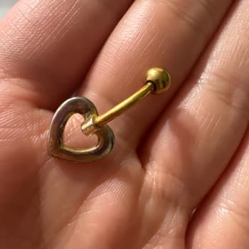 Cleopatra İnk Titanium Olduğu Söylenen Piercing'in Gerçek Bijuteri Malzemesi