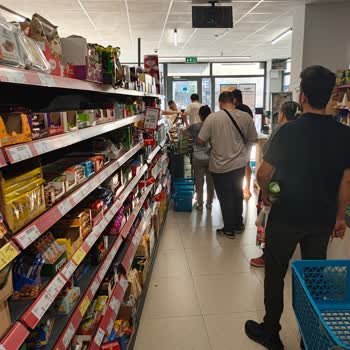 Yoğun Saatlerde Ek Kasa Açılmaması 25 Dakikalık Beklemeye Yol Açtı