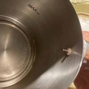 Özdilek AVM Kahve Makinesi Sapındaki Vida Parmak Yaraladı