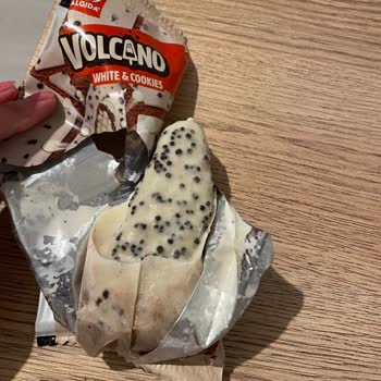 Algida Volcano Dondurmasında Çubuk İçinde Kalan Üretim Hatası