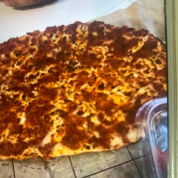Çay Ve Yeşillikler Eksik, Lahmacun Sunumu Ve Kalitesi Yetersiz