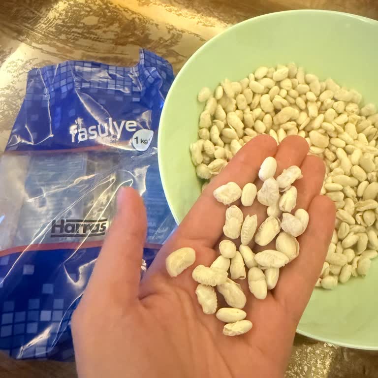 Harras Kuru Fasulye Suya Koyunca Dağıldı Ve Kabukları Soyuldu