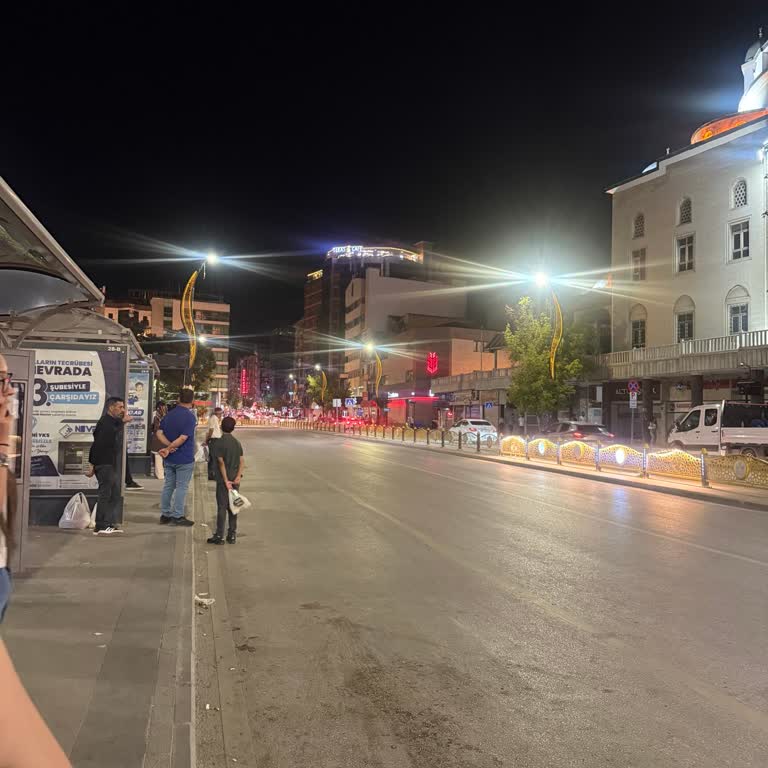 İzzetpaşa Durağında Gece Otobüslerinin Yolcu Almaması