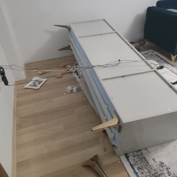 Bellona Konsolunun Ayağı Aniden Kırıldı Ve Müşteri Geri Dönüşü Alınamadı