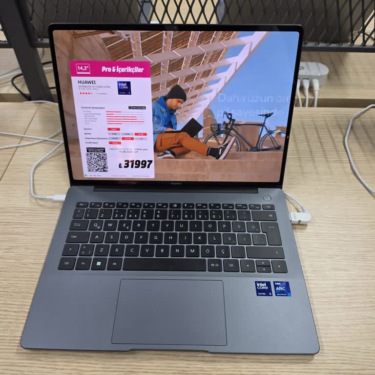 Media Markt Çalışanlarının Demo Laptopu Satmaması Ve Yardımcı Olmaması