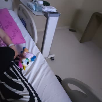 Kırık Yatak Ve Yetersiz Bariyerler Nedeniyle Yüksek Düşme Riski