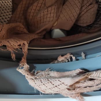 Kıyafetlerim Yırtılıyor Servis Fabrikasyon Hatası Söylüyor Müşteri Hizmetleri Sorun Görmüyor