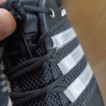 Boyner’de Satın Alınan Adidas Ayakkabının Şerit Kusuru Ve Değişim Talebi