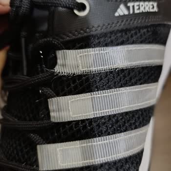 Boyner’de Satın Alınan Adidas Ayakkabının Şerit Kusuru Ve Değişim Talebi