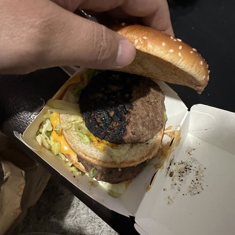 Yanık Hamburger İçin Tam İade Talebi