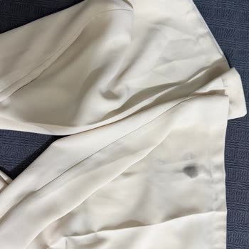 Zara’dan Gelen Lekeli Ve Düzensiz Paketlenmiş Tulum Üzerine Şikayet