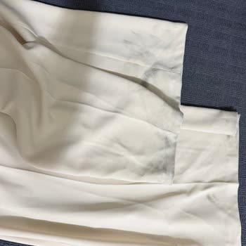 Zara’dan Gelen Lekeli Ve Düzensiz Paketlenmiş Tulum Üzerine Şikayet