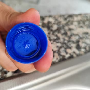 Pepsi Şişesi Patladı, Mutfak Dolabı Hasar Gördü Ve Gıdalar Ziyan