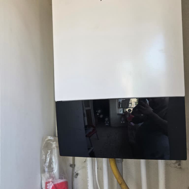 Yeni Kombimde Ekran Kartı Yanması Ve Servis Gecikmesi