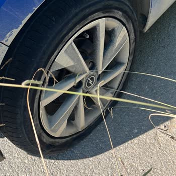Araçta Basınç Uyarı Sistemi Çalışmıyor Ve Lastik Patladı, İkame Araç Sağlanmadı