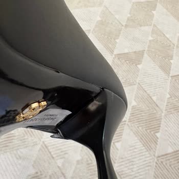 Yeni Alınan Derimod Ayakkabısında Üretim Hatası Topuk Çatlağı Ve Renk Atması