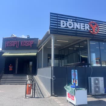 Sineklerle Dolu Masalar Ve Uzun Süren Servis