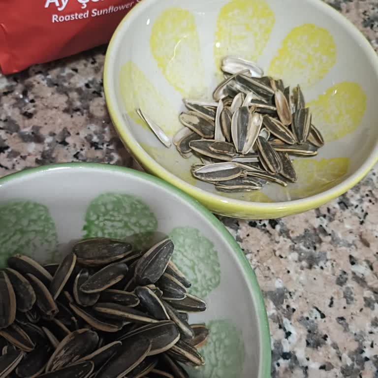 Boş Kabuklu Ve Kötü Aromalı Tadım Çekirdeği