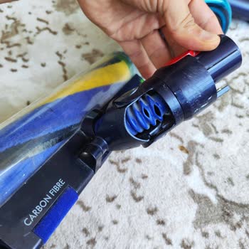 Dyson Gen 5 Sert Zemin Başlığı Hortumu Yırtıldı, Garanti Kapsamı Dışında Ve Ücretsiz Değişim Talebi