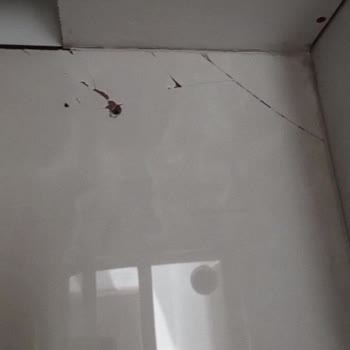 Kumtel Davlumbaz Camı Yamuk Ve Montajda Fayans Çatlamasıyla 7.000 TL Zarar