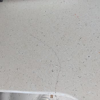 Vava Mermer Mutfak Tezgahında Montajdan Hemen Sonra Çatlaklar Oluştu