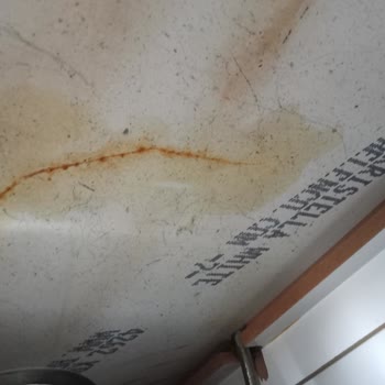 Vava Mermer Mutfak Tezgahında Montajdan Hemen Sonra Çatlaklar Oluştu