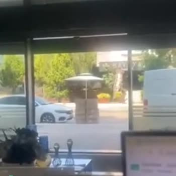 Aras Kargo Kurye Şikayeti, Koli Kaldırıma Bırakıldı