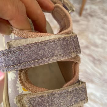 Mor Renk Hızla Solan Sandalet İçin Değişim Talebi