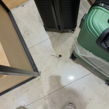 Boyner Mağazasında Açıkta Bırakılan Elektrik Kablosu Nedeniyle Elektrik Çarpması