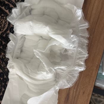 Ayıplı Bebek Bezi İç Astar Yırtık Ve Pamuk Taneciklerinin Dışarı Dağıldığı Sorun