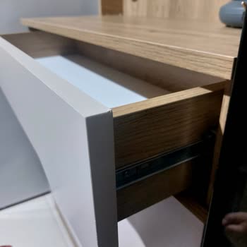 Çatlak Cam, Çizik Kapaklar Ve Eksik Çekmece Parçası: 3 Aylık Desteksiz Bekleyiş