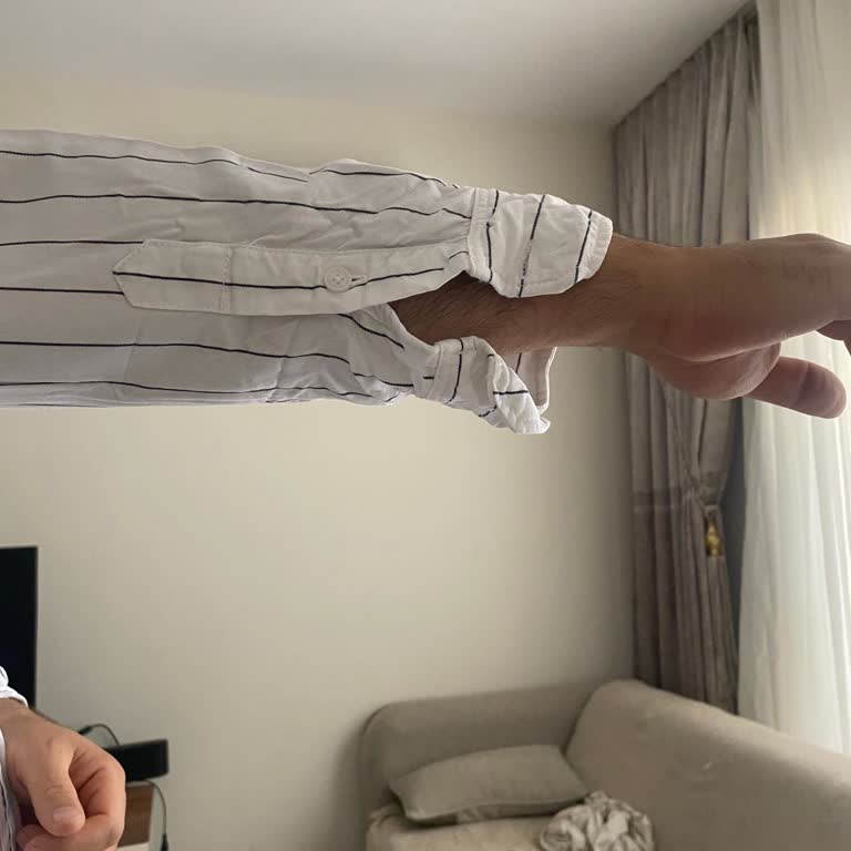 Elde Yıkamadan Sonra Gömlek Şiddetli Çekti Ve Kullanılamaz Hale Geldi