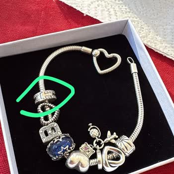 Pandora Mücevher Klips Charmın Kendi Kendine Açılması Ve Kaybolması, Mağaza Çözüm Sunmadı