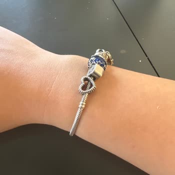 Pandora Mücevher Klips Charmın Kendi Kendine Açılması Ve Kaybolması, Mağaza Çözüm Sunmadı