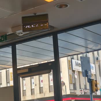 Yapı Kredi Atalar Şubesinde Personel Eksikliği Ve Tek Gişe Açık Olması Uzun Beklemelere Neden Oluyor