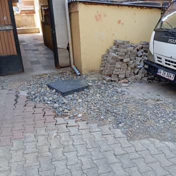 İSKİ Rögar Çalışması Sonrası Asfalt Onarımının Yapılmaması Ve Yolun Bozulması