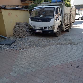 İSKİ Rögar Çalışması Sonrası Asfalt Onarımının Yapılmaması Ve Yolun Bozulması