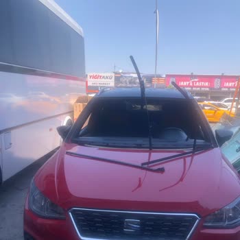 Özyıldırım Oto Cam Hem Verilen Yanlış Bilgi Hem De Aracıma Zarar Verilip Sorumluluk Alınmaması