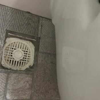 Vitra Gömme Rezervuarı Su Kaçırıyor, 15 Gün Servis Gelmedi