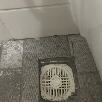 Vitra Gömme Rezervuarı Su Kaçırıyor, 15 Gün Servis Gelmedi