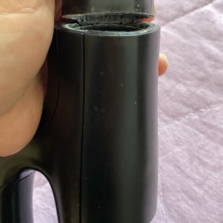 Electrolux Süpürge Tutma Sapı Aniden Kırıldı Ve Orijinal Yedek Parça Talebi