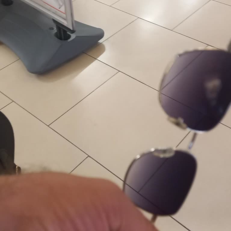 Aynı Güneş Gözlüğü Çerçevesi Kırıldı, Mağaza Çözüm Sunmadı