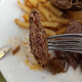 Utopia World Hotel'de Çiğ Et Servisi Sağlık Tehlikesi Ve Gıda Güvenliği İhlali
