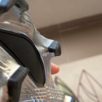 Skechers Kramponunda Çiviler Kırılıyor Ve Taban Çatlıyor