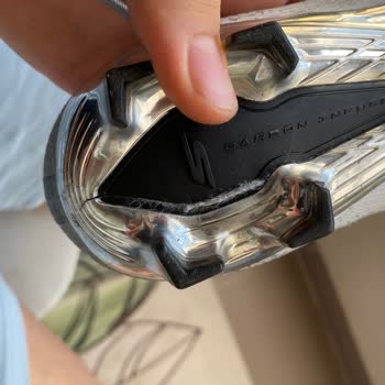 Skechers Kramponunda Çiviler Kırılıyor Ve Taban Çatlıyor