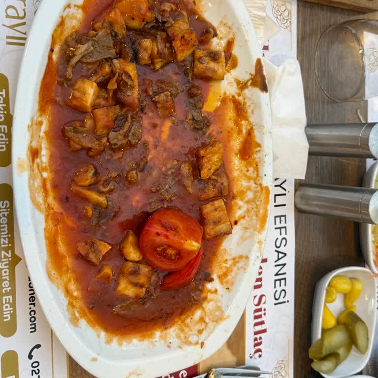 Saraylı’da Soğuk İskender Ve İlgisiz Garson Şikayeti