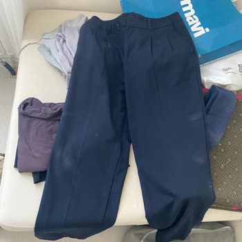 DeFacto Pantolonunda Kendiliğinden Oluşan Beyaz Lekeler Hayal Kırıklığı Yaratıyor