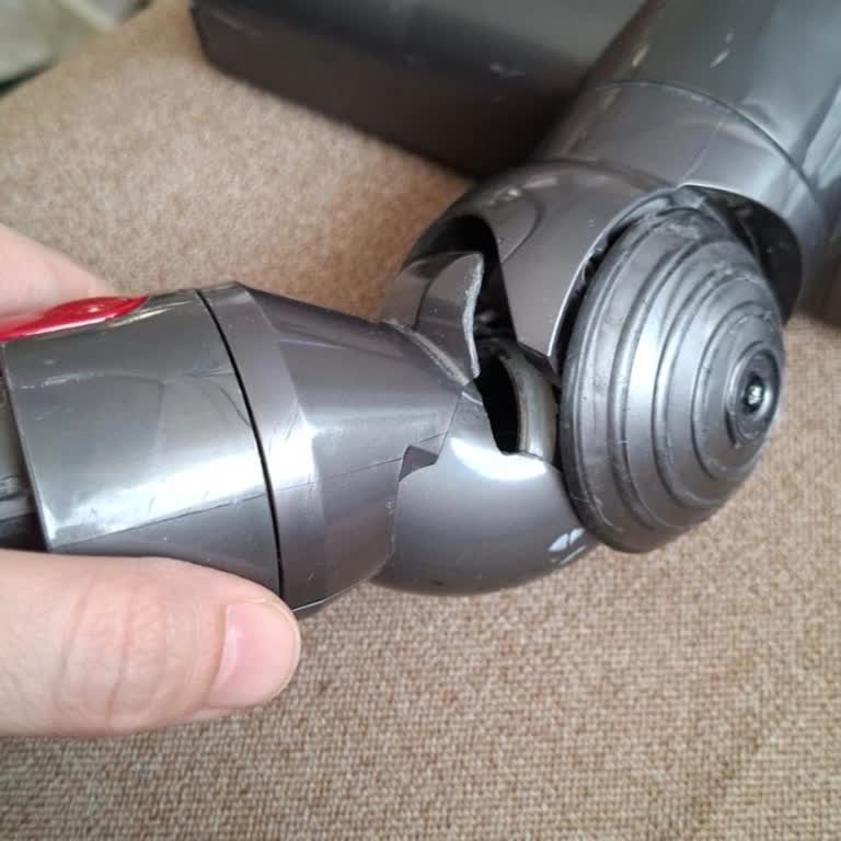 Dyson V10 Süpürge Başlığı Kırıldı, Ücretsiz Değişim Talebi